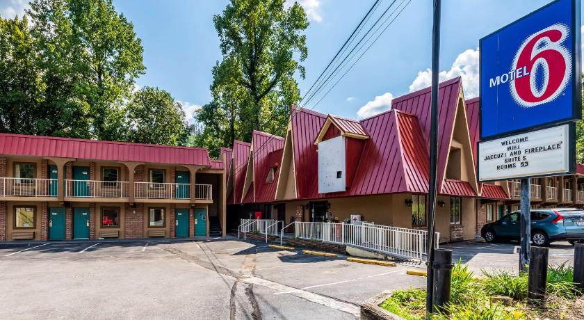 Motel 6 Gatlinburg Smoky Mountains photo