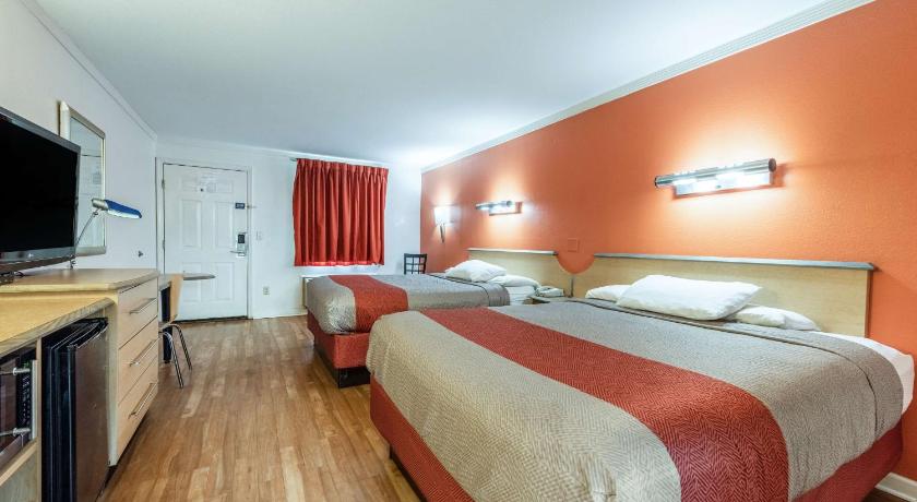 Motel 6 Gatlinburg Smoky Mountains photo