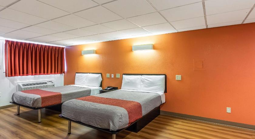 Motel 6 Elizabeth - Newark Liberty International Airport