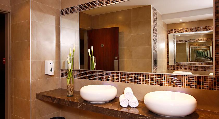 Hotel Reina Isabel photo