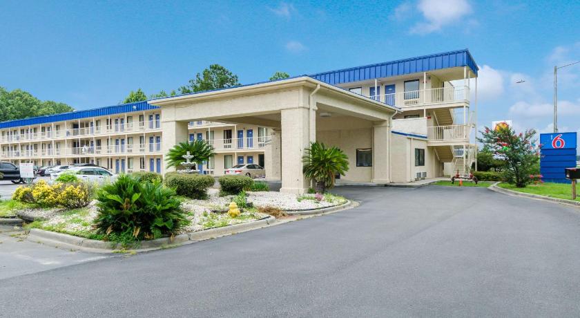 Motel 6-Pooler, GA - Savannah Airport