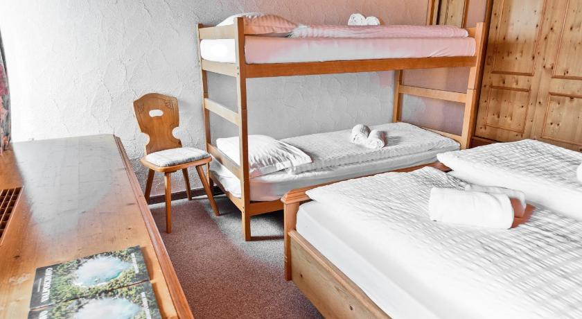 Image of Quadruple Room with Private Bathroom 10