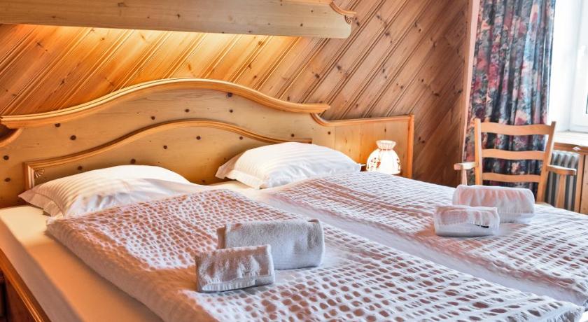 Image of Quadruple Room with Private Bathroom 4