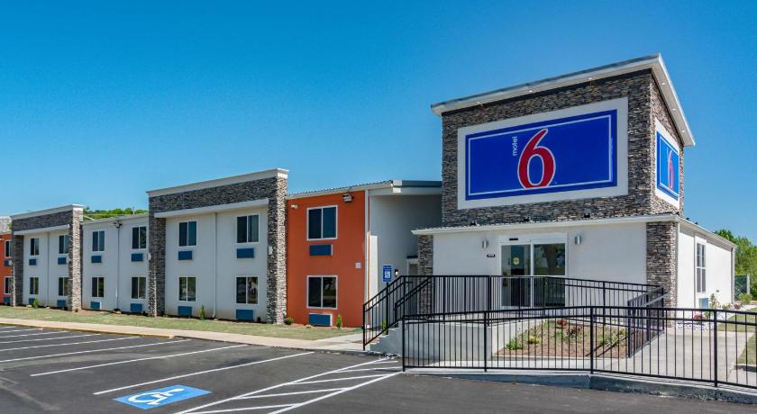 Courtesy Inn - White — Hotel in Cartersville (GA)
