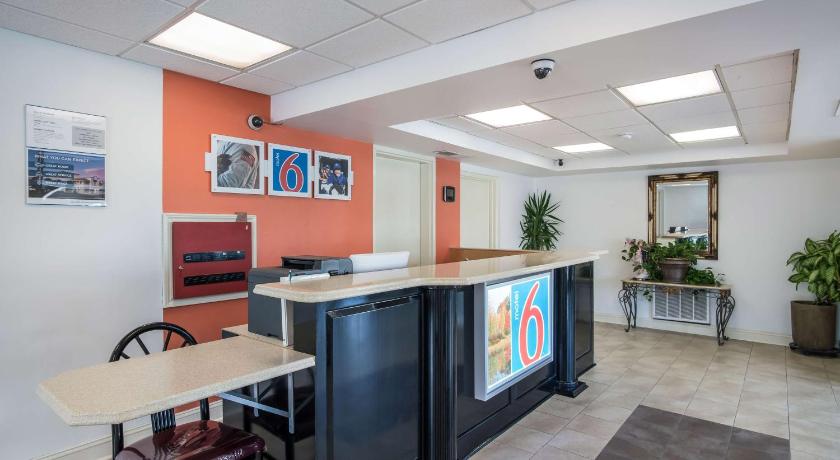 Motel 6-London, KY photo
