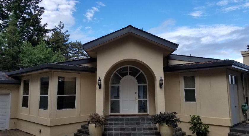 Cliff House in Vineyards photo