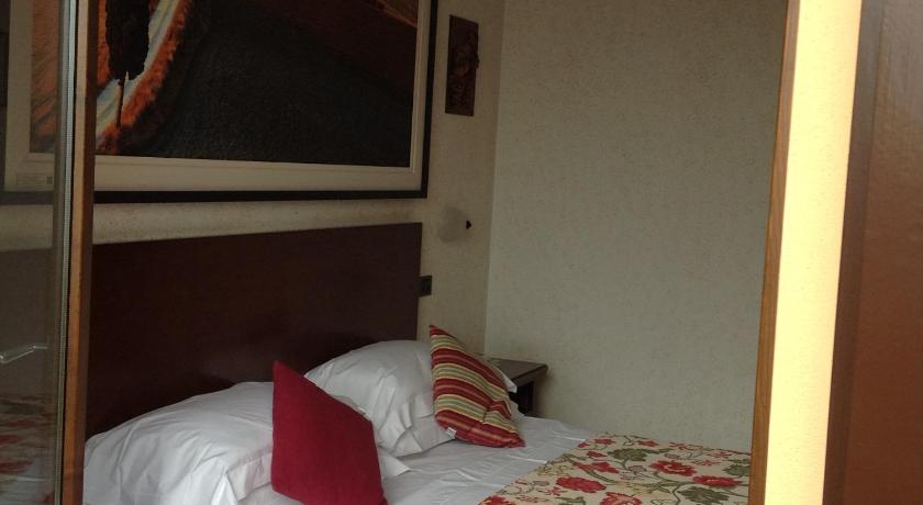 Фото: Двухместный номер эконом-класса с 1 кроватью - Без завтрака (Economy Double Room Without Breakfast) 5