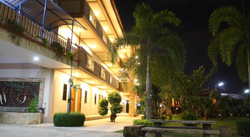 촌부리 P.N. Gold Resort 2つ星 ホテル 外観