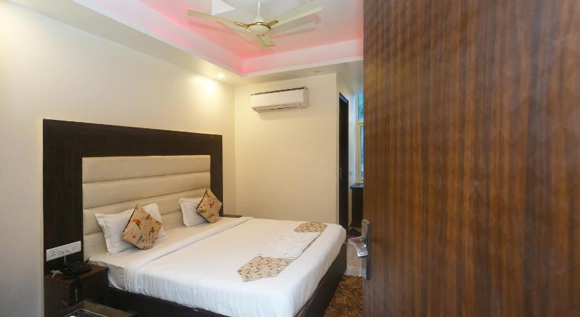 Hotel Raj Palace Mahipalpur Near IGI Airport Delhi photo