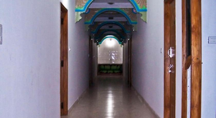 Aruvi Hotel photo