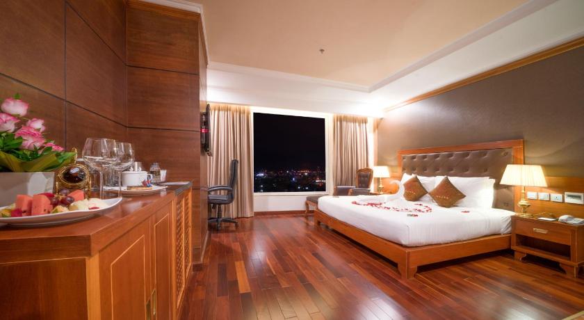 Image of Deluxe King City View 4