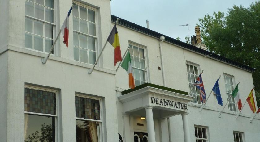 a building with a flag on the front of it, Deanwater Hotel in Manchester
