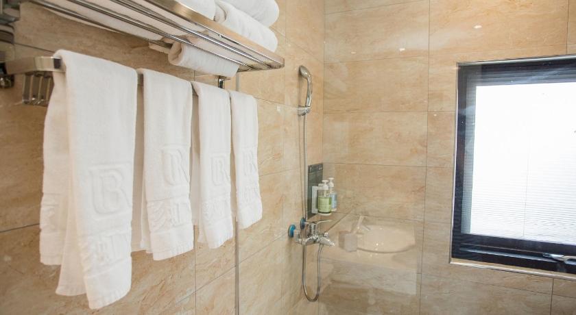 Image of Standard Quadruple Room 17