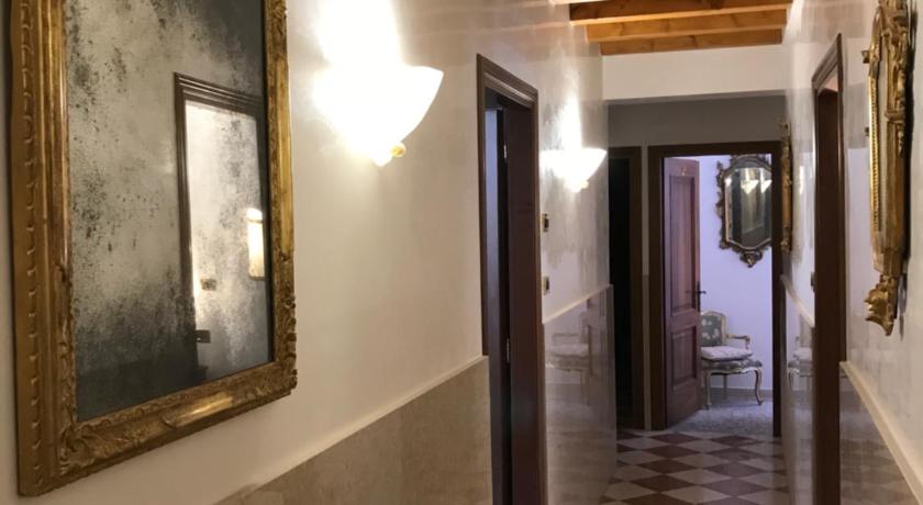 Luxury Venetian Rooms photo