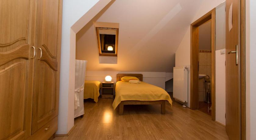 Image of Triple Room with Private Bathroom 1