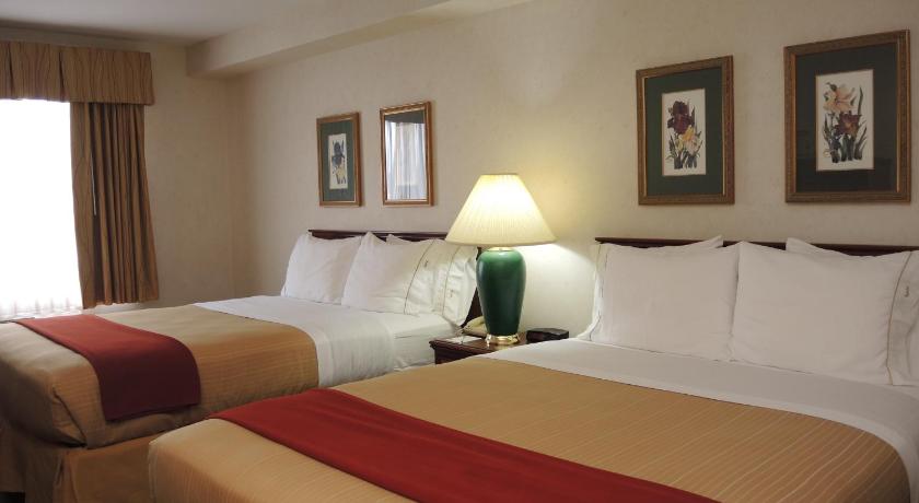 Evergreen Inn & Suites