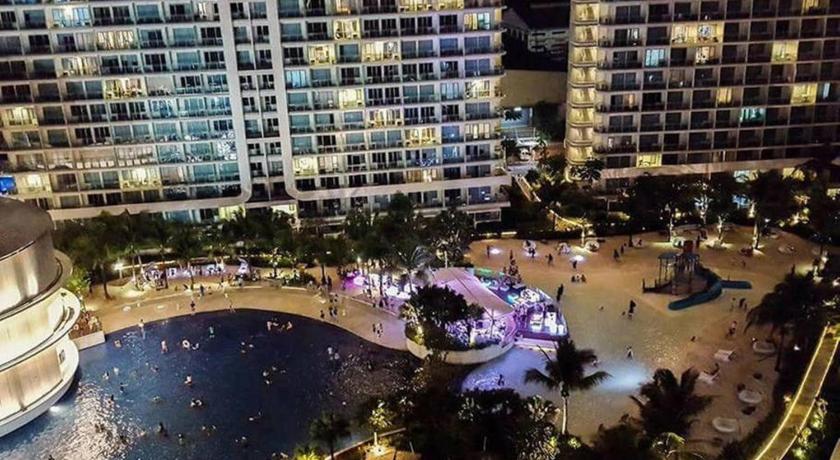 Azure C6 WAVEPOOL Balcony Wifi near Mall Airport MULTIPL UNITS photo