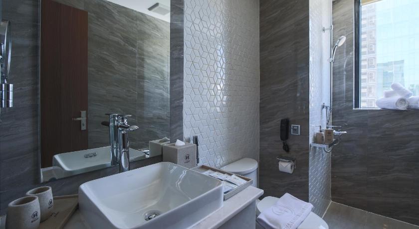 Image of Beach Front Deluxe King 10