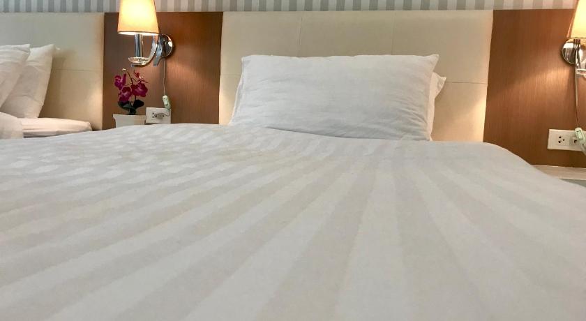 Image of Superior Twin Room 8
