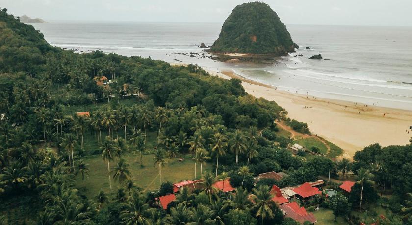 Mojosurf Camp Red Island — Hotel in Sumberagung