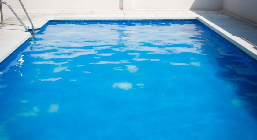 Holidays2Malaga Refino Pool and Parking photo