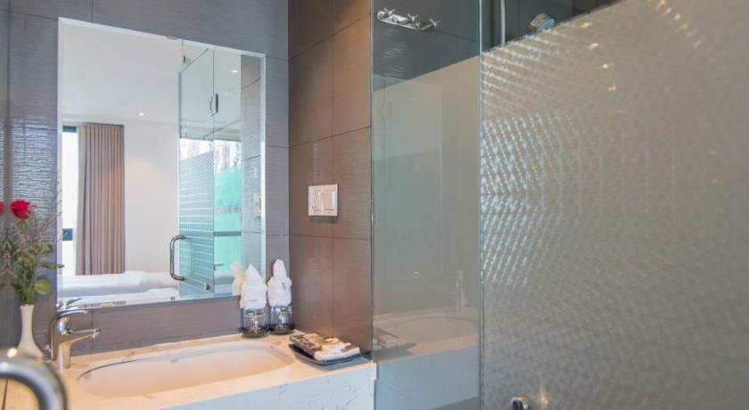 Image of Deluxe Double or Twin Room with Sea View 2