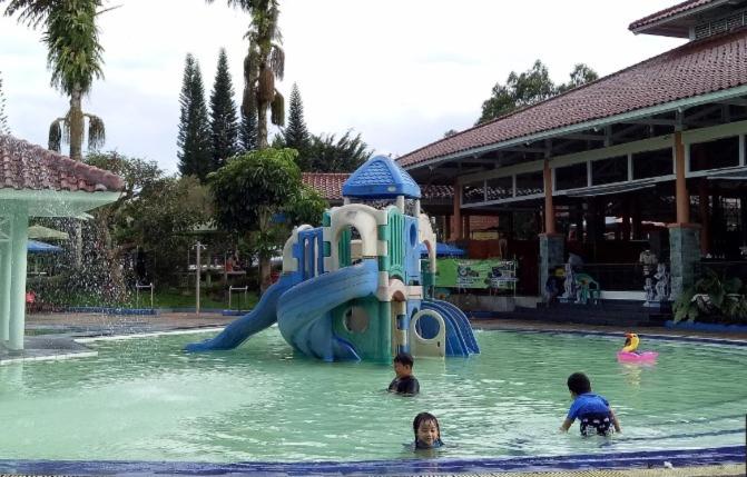 Villa Miky At Kota Bunga Puncak – Cinengah Girang, OH
