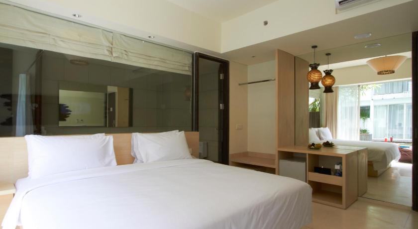 Image of Premier Pool View 7