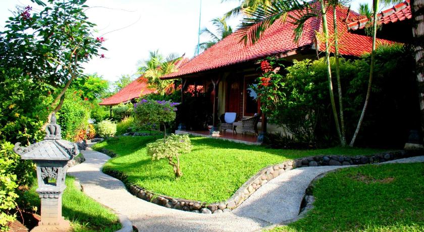 Image of Cottage with Garden View 7