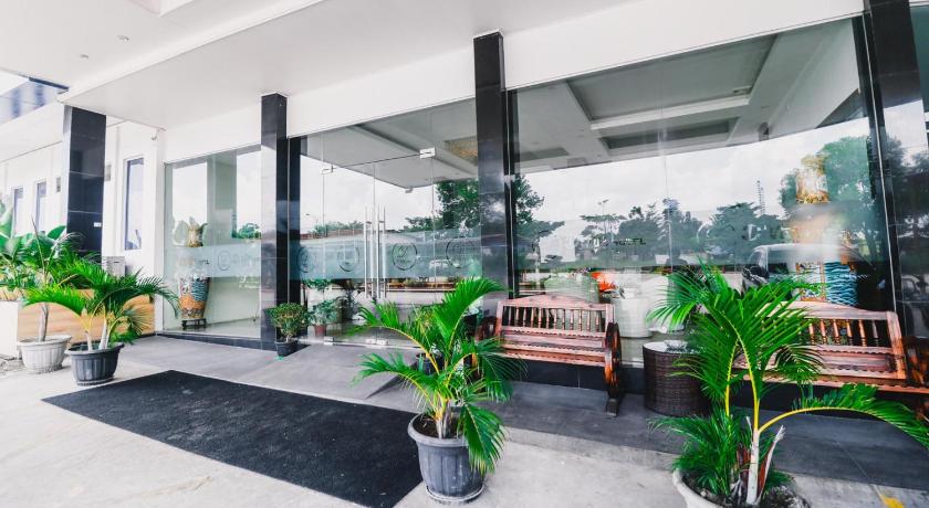 Reddoorz Plus At Tanjung Uncang Batam Jalan Brigjen Katamso