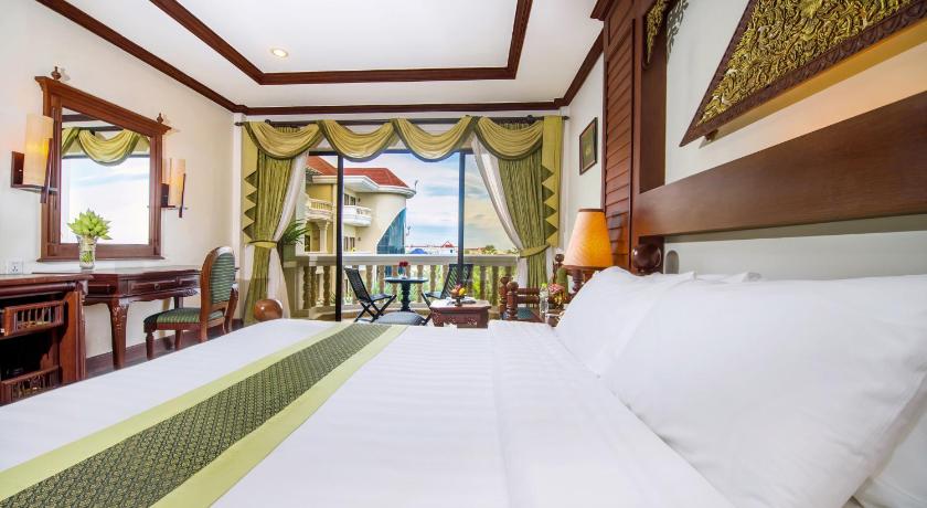 Image of Landmark King Room with Balcony 8