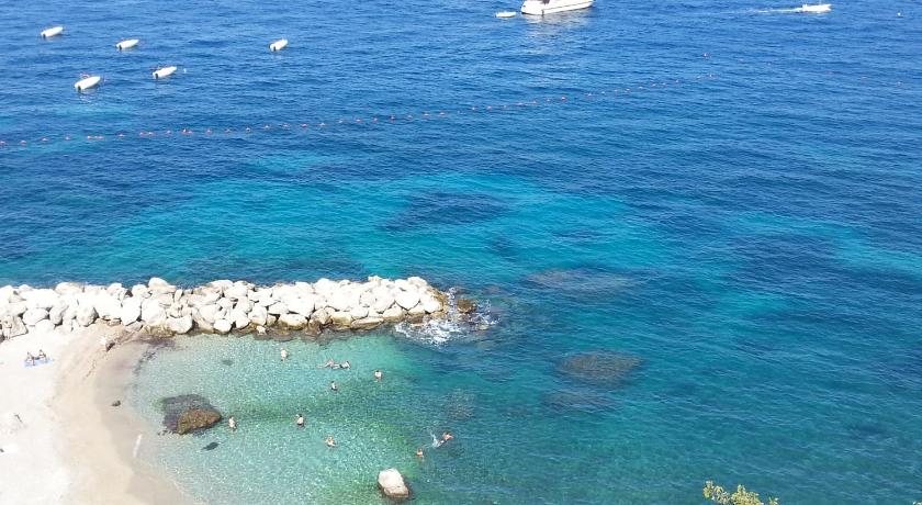 Capri Inn photo