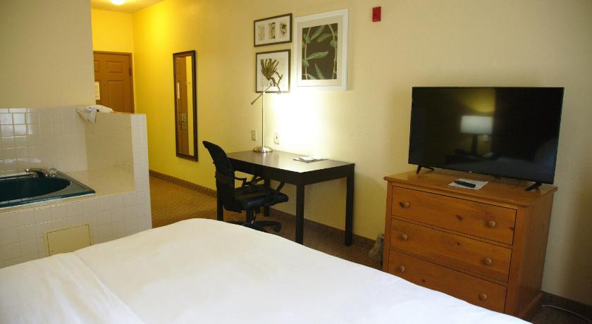 Country Inn & Suites by Radisson, Bloomington-Normal West, IL