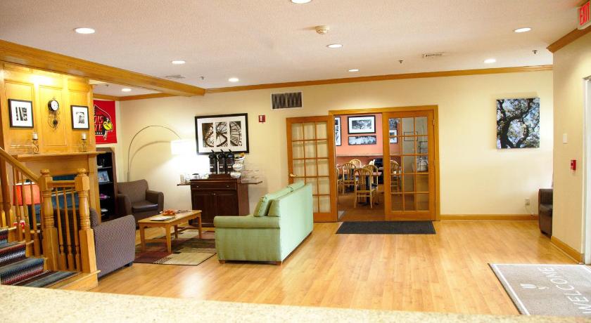 Country Inn & Suites by Radisson, Bloomington-Normal West, IL