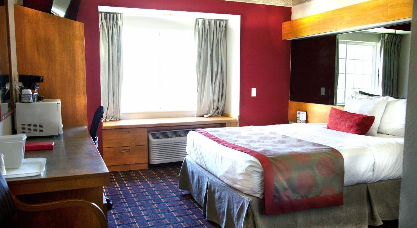 Ramada Limited Bloomington photo