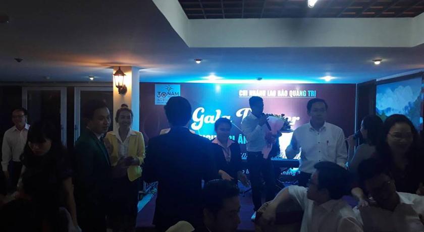 a crowd of people standing in front of a projector screen, Sepon Hotel in Lao Bao