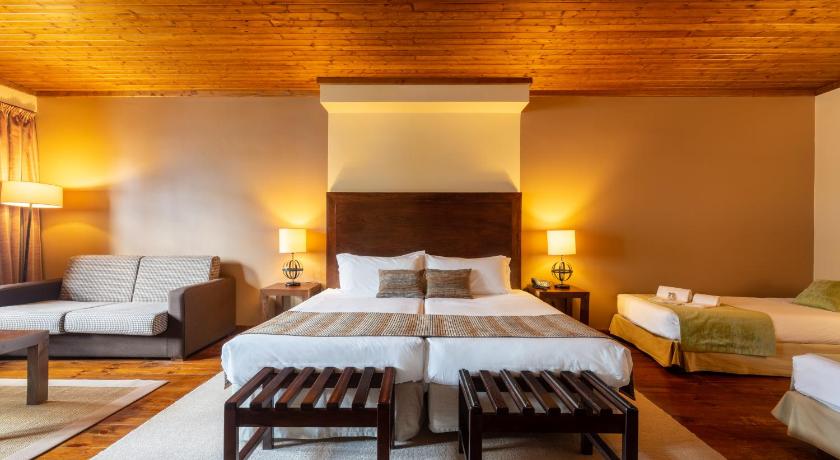 コルテス・ド・メイオ Luna Hotel Serra da Estrela 4つ星 ホテル ロビー