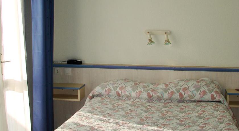 Image of Quadruple Room with Bath 5