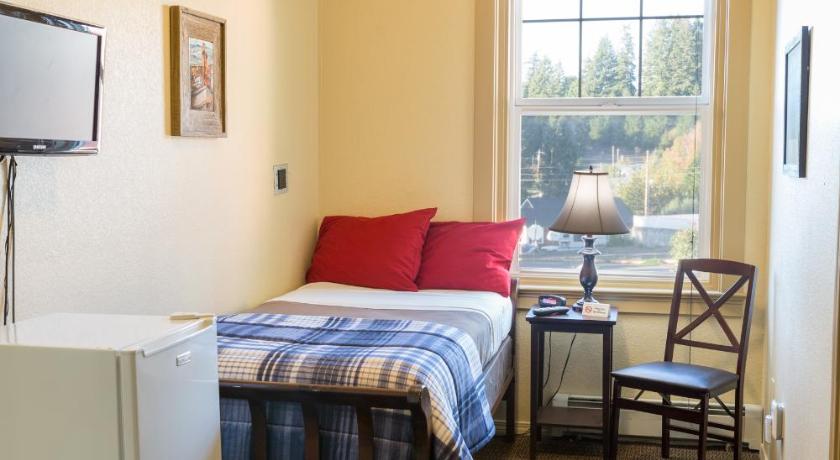Hotel Cathlamet photo