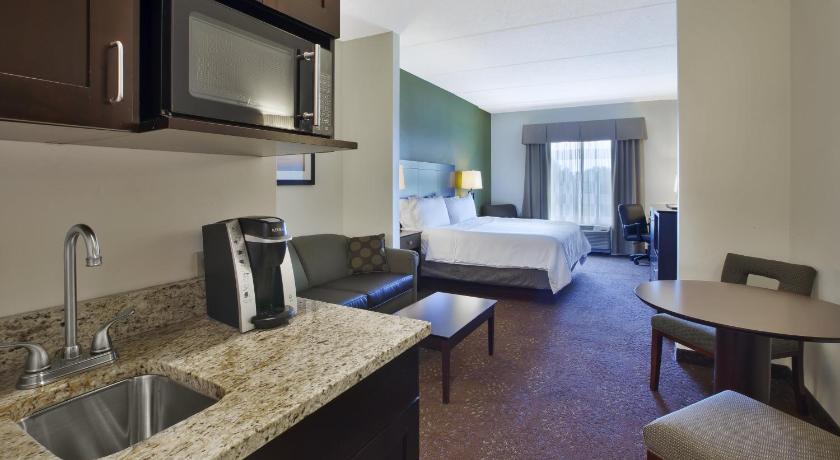 Holiday Inn Express & Suites Geneva Finger Lakes