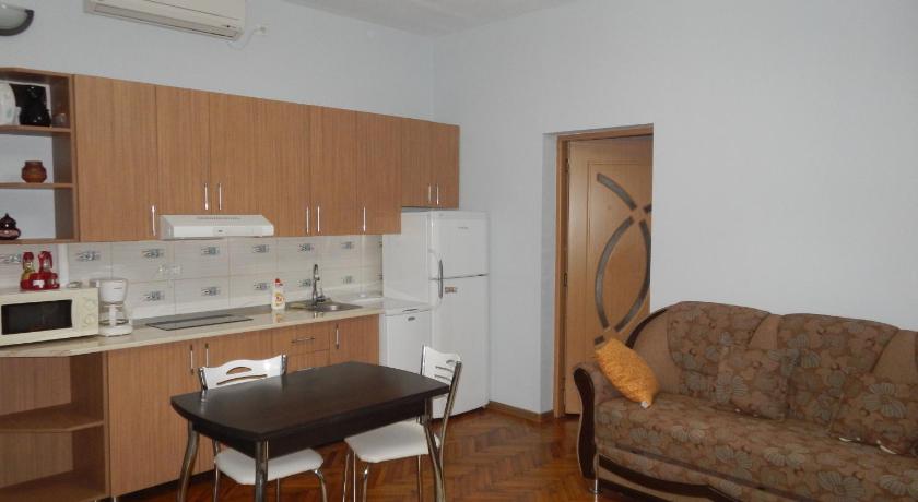 Apartament la casa (2 camere)