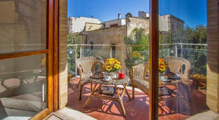 a patio view of a patio with a patio table and chairs, Mamma Sisi B&B in Lecce