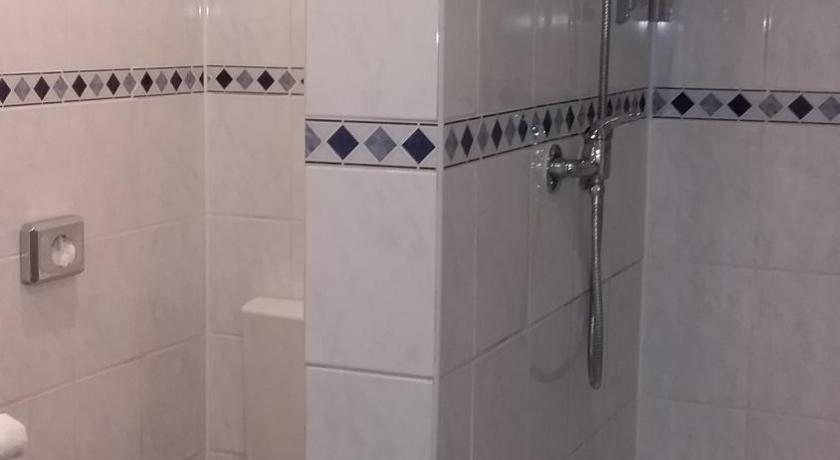 Image of Family Room with Private Bathroom 8