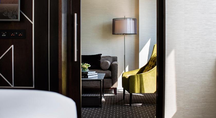 Image of Junior Suite 1 King Bed 11