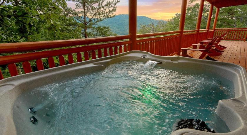 a large swimming pool with a large tub, Paradise Point Pool Lodge in Pigeon Forge (TN)