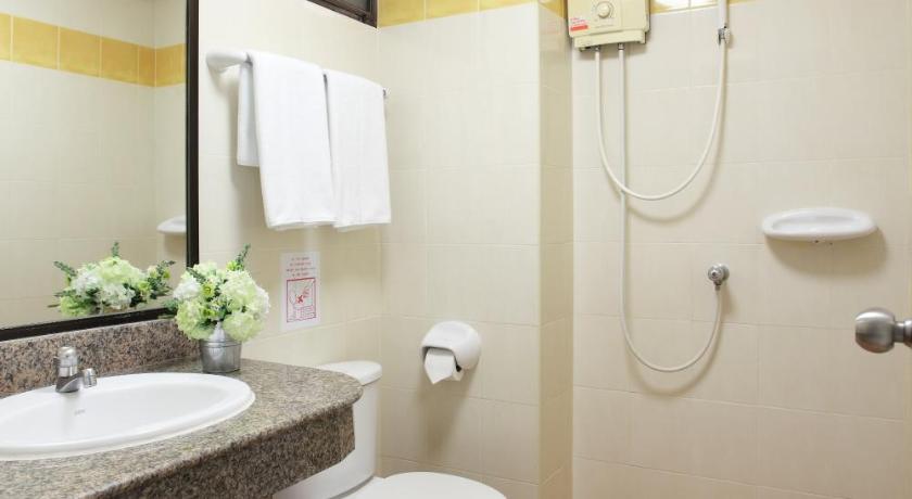 รูปของดีลักซ์ เตียงใหญ่ (Deluxe Double Room) 13