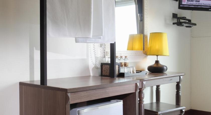 รูปของดีลักซ์ สำหรับ 3 คน (Deluxe Triple Room) 14