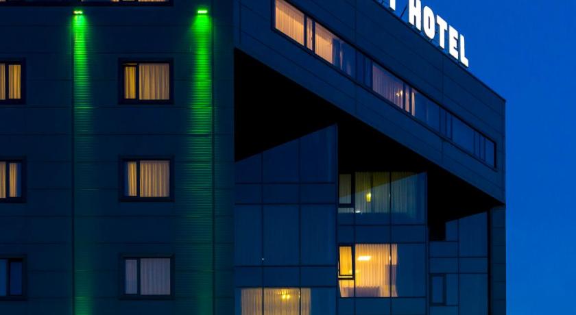 West City Hotel — Hotel in Floresti (Cluj)