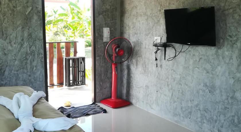 Image of Queen Room with Pool View 6