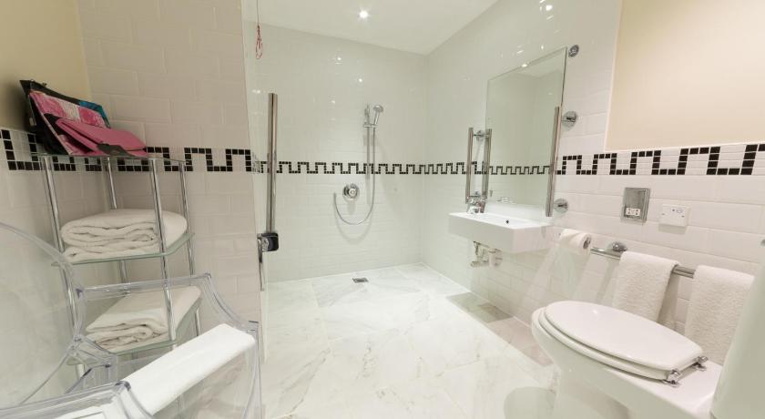 Image of Compact Room 2